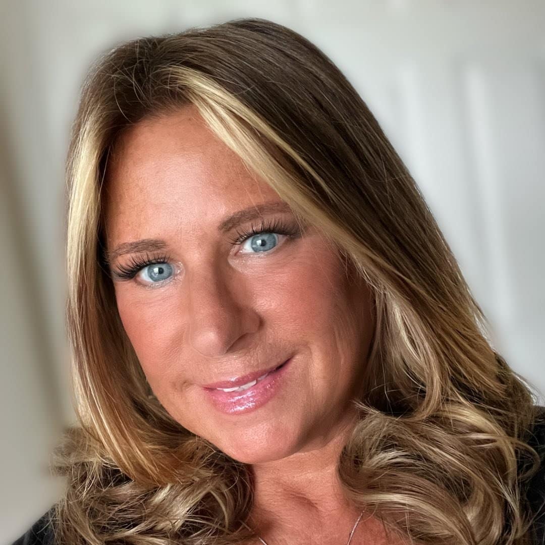 a close up of a woman